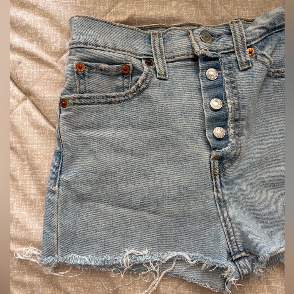161.) 💙SALE💙Levi’s / Wedgie Cut Off Short / Button Fly - Picture 2 of 4